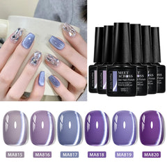 MEET ACROSS magnet glitter powder enhances the cat eye look with shimmering depth.
