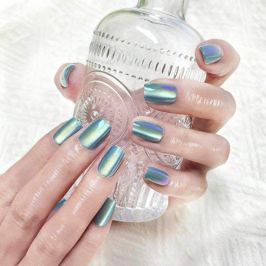 Melines blue cat-eye short square nails for a durable, natural-looking manicure