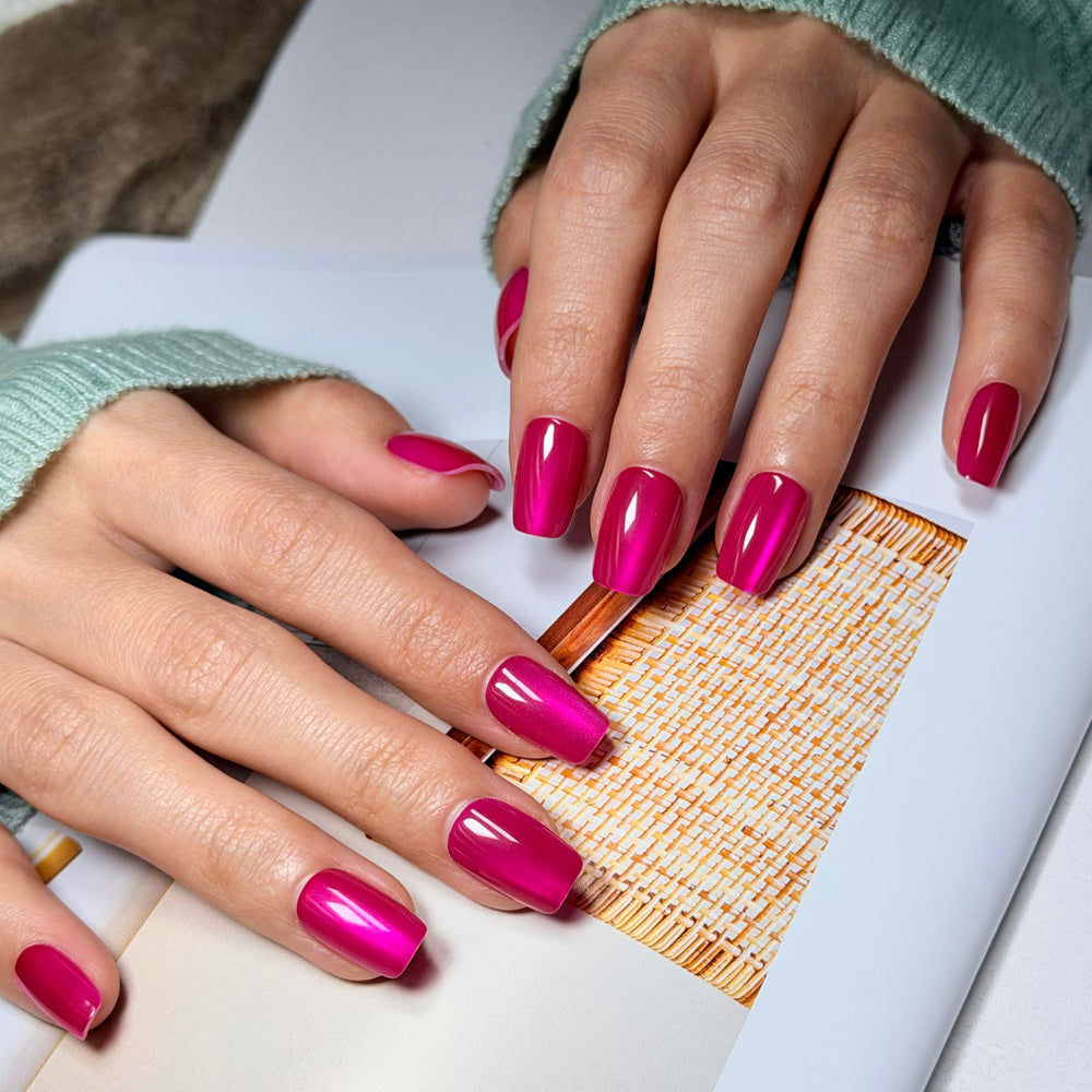 Melines mini nail file and cuticle pusher included for precise shaping.