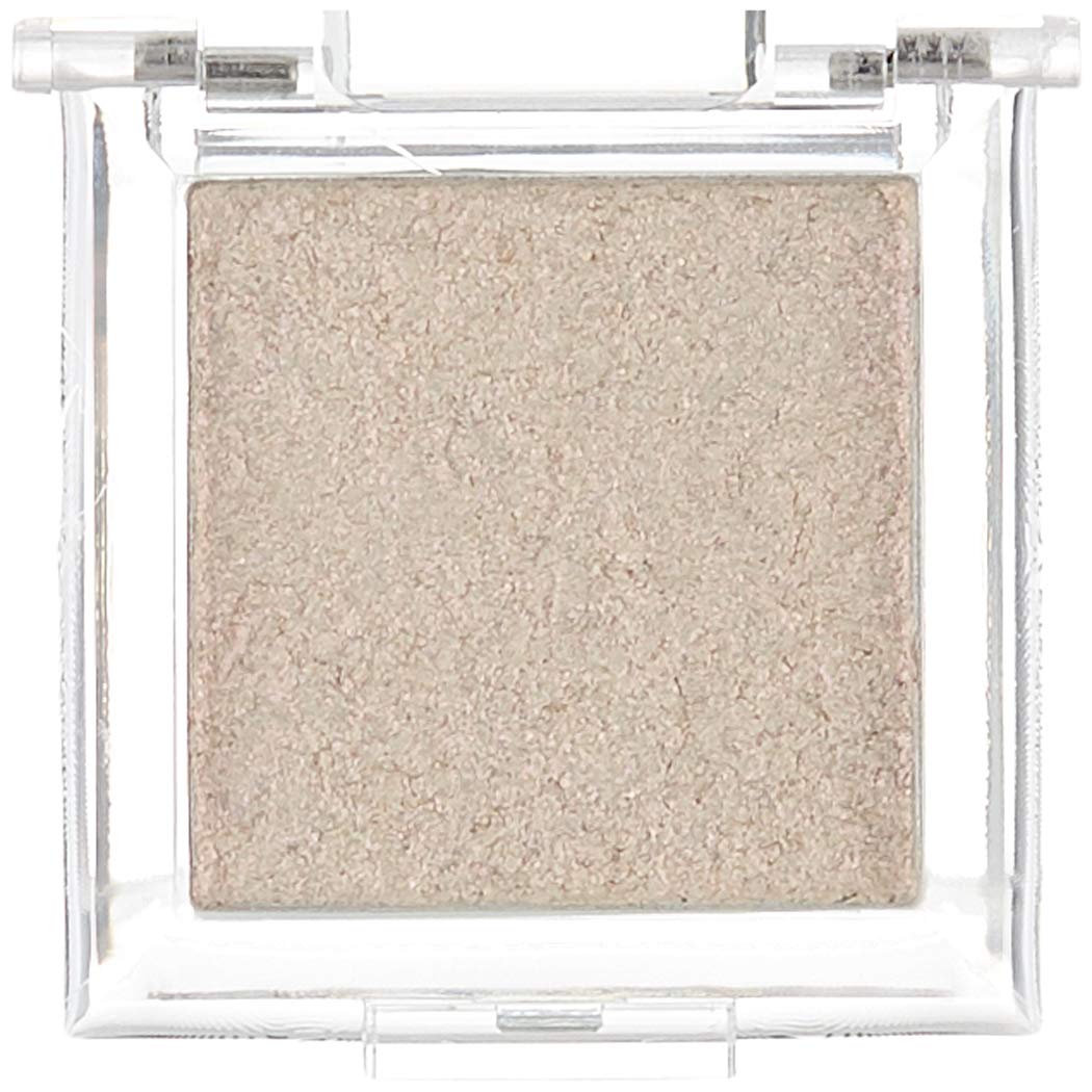 Moira Lucent Shadow Milky Way brush-to-finger versatility in use.