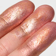 Moira Stellar Glaze Stick Shadow waterproof formula offers all-day wear.