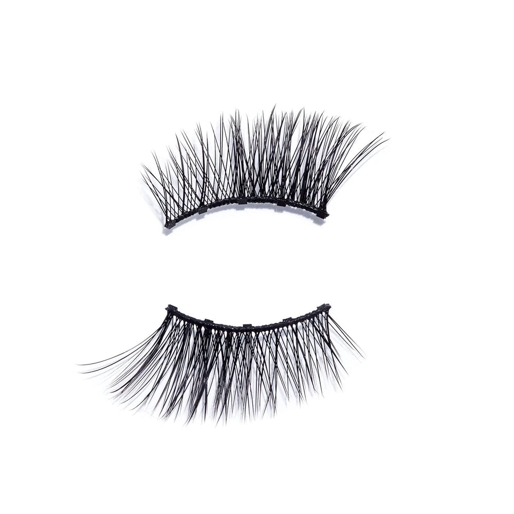 MoxieLash Baby 20mm lash width with comfortable band fit.