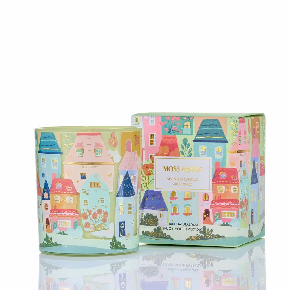 M&SENSE Moss Amber Candle 10.2 oz with CharmArch townscape design