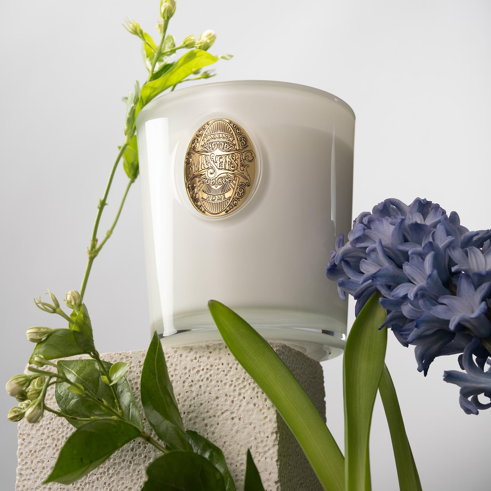 Premium essential oils label on M&SENSE candle