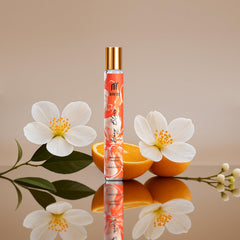 MYRTUS transparent glass bottle close-up highlights eco-friendly design.