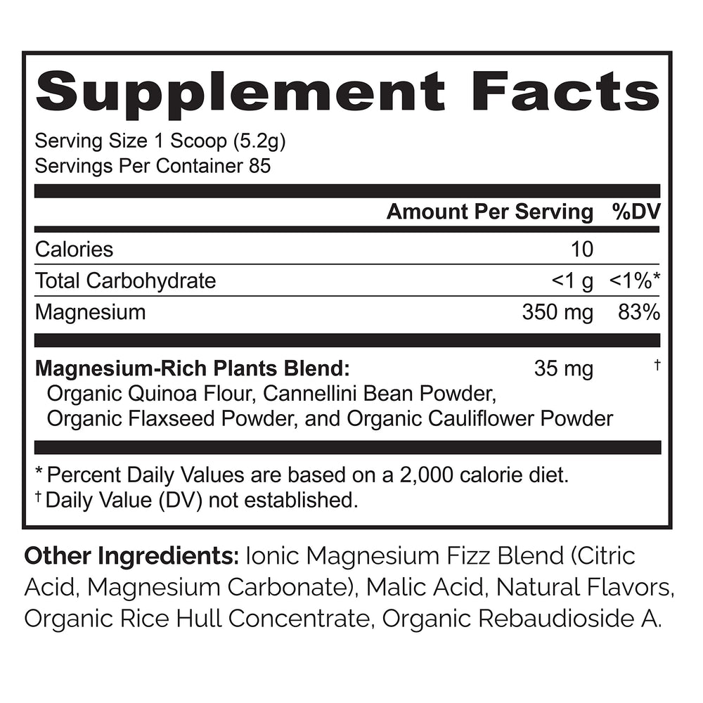 Preparing a glass with Naturelo magnesium powder drink
