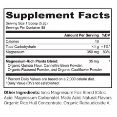 Preparing a glass with Naturelo magnesium powder drink