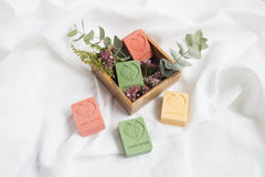 Naturtint shampoo bar orange rinse demonstrates easy, residue-free finish.