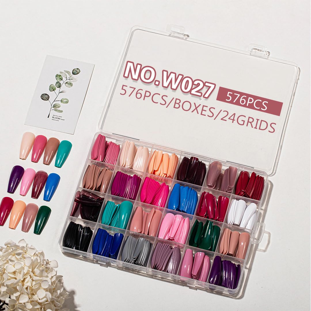 NBNTGH glossy nails on fingers showcase long-lasting shine.