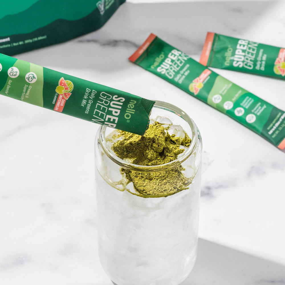 Serving scoop with powder for Nello Supergreens Sour Watermelon