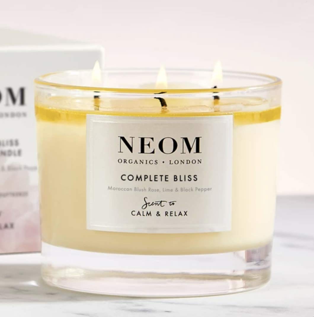 Premium natural wax and hand-poured craftsmanship of NEOM Complete Bliss.