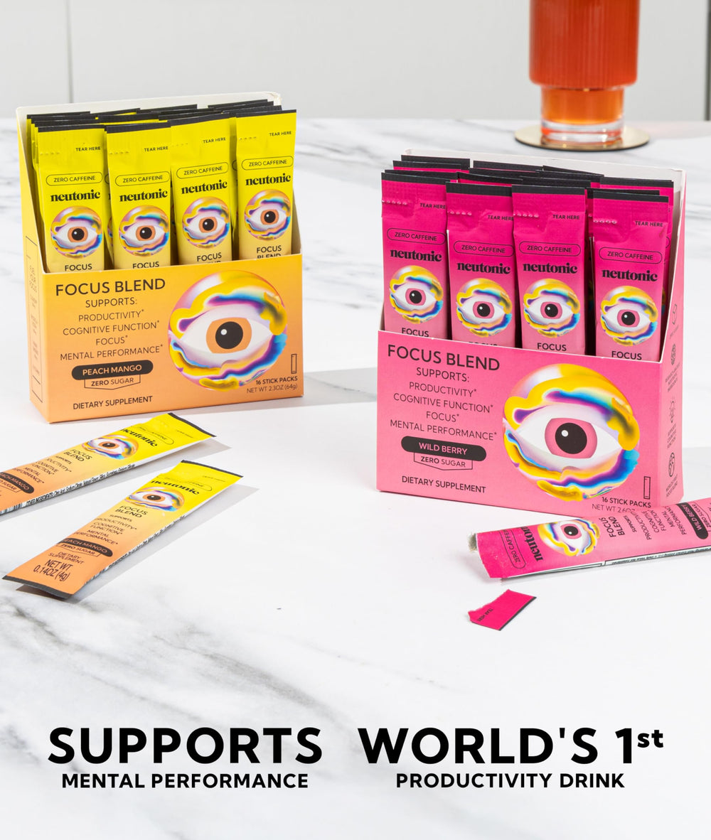 Neutonic Wild Berry dissolved in water highlights caffeine-free clarity