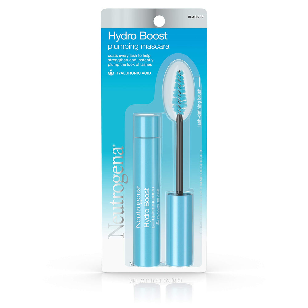 Close-up of the mascara brush distributing the hydrating formula evenly.