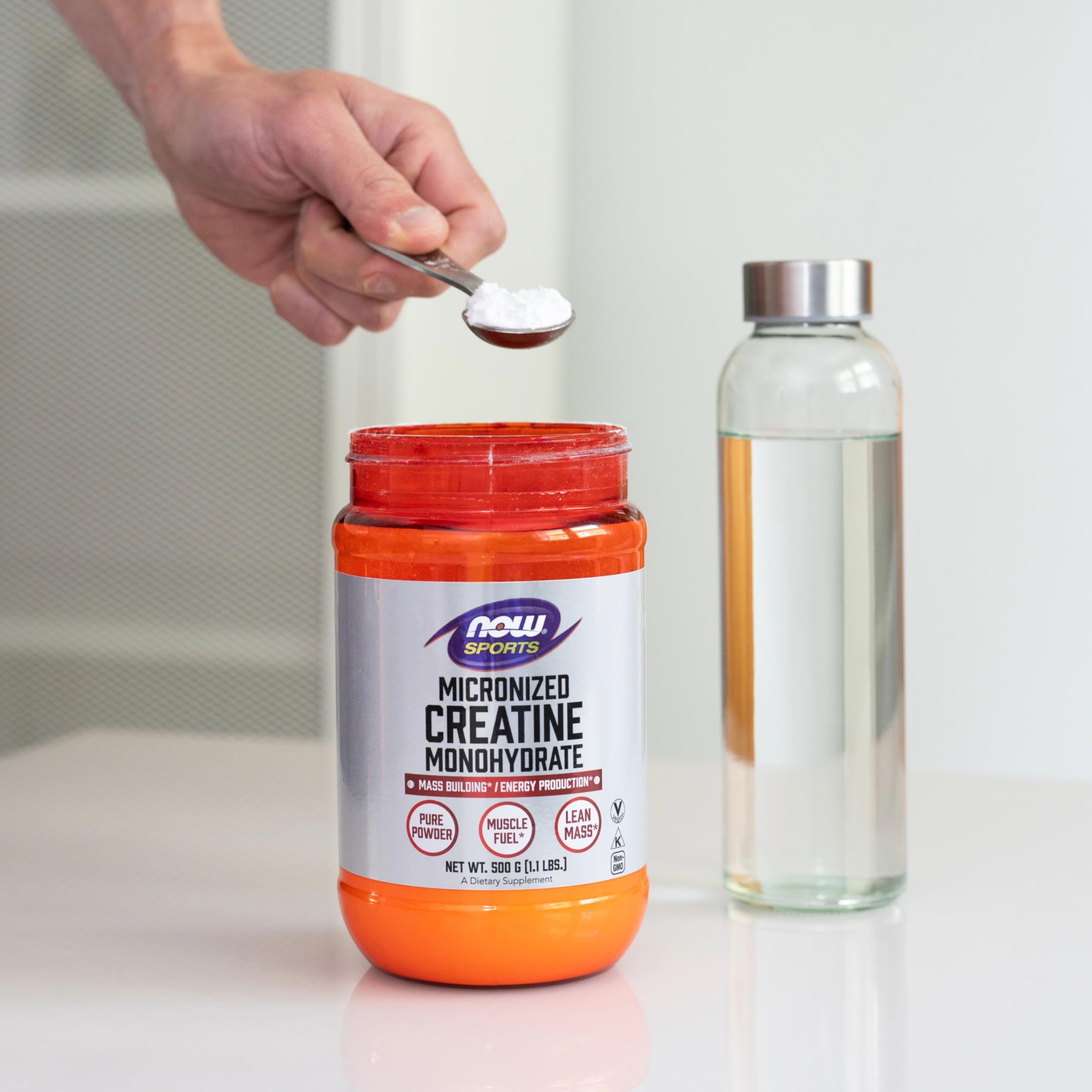 Micronized creatine powder dissolving in water