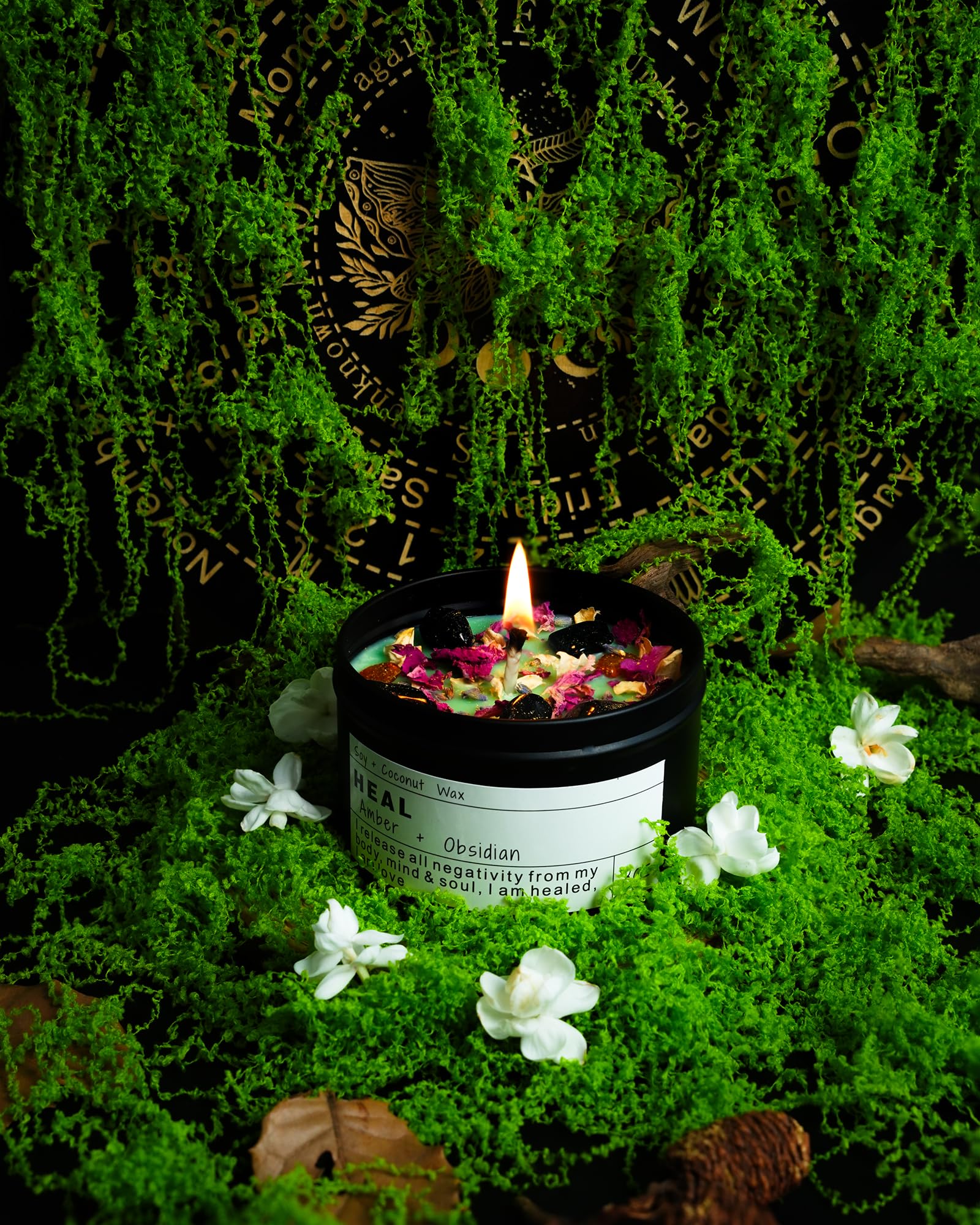 Cedarwood and lemon fragrance notes highlighted on the candle label