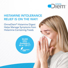 Person about to take histamine-supporting DAO capsule before a meal