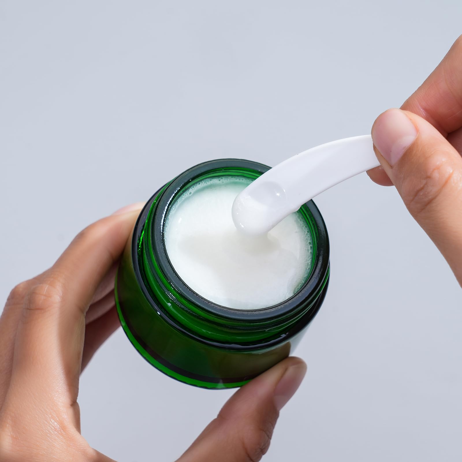 Over News inner liner protects contents from air and odors.