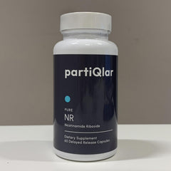 PartiQlar NR serving scoop beside capsules for easy dosage.