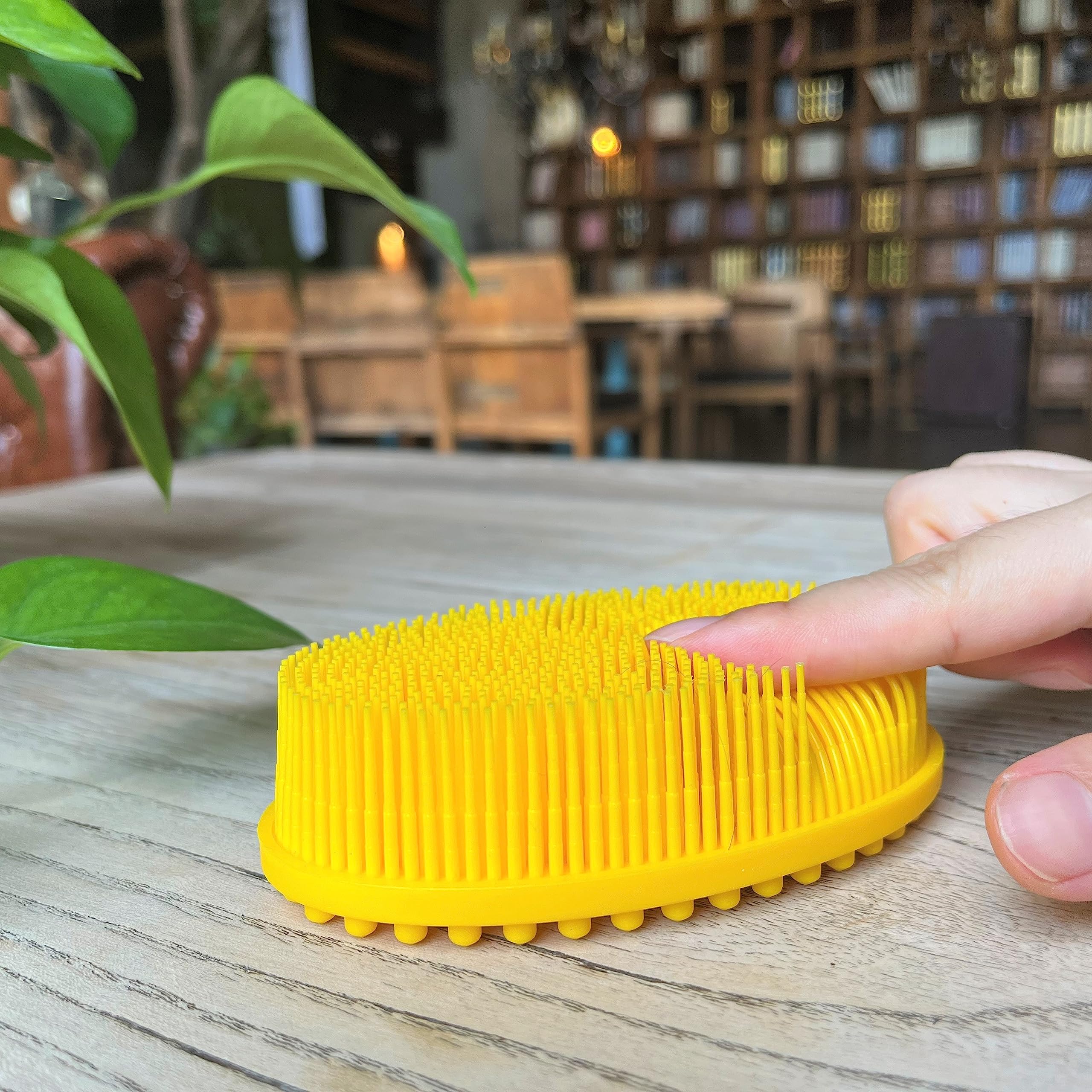 Penepico sensory brush hanging design is easy to store and reach during bath time.