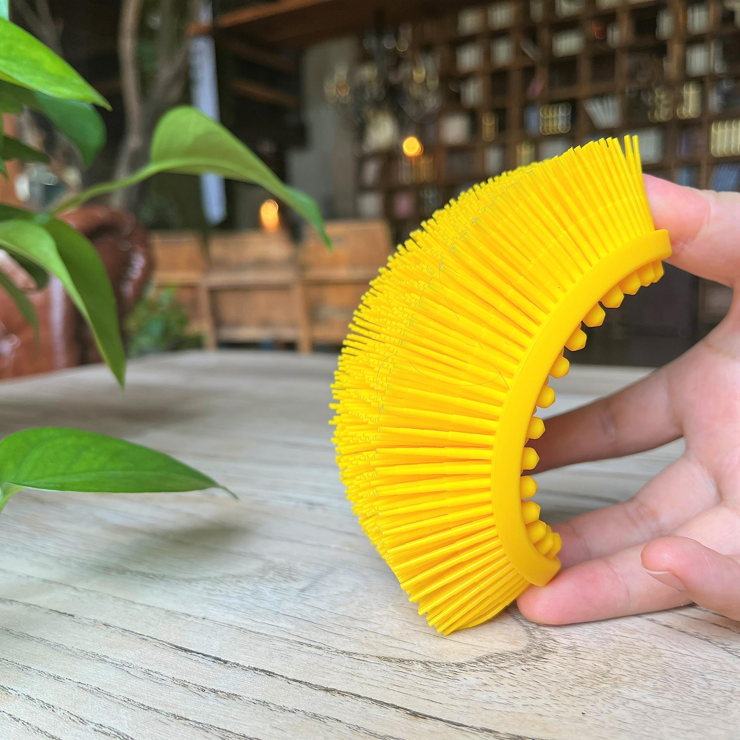 Penepico sensory brush soft-pointed variant provides targeted tactile stimulation for exploration.