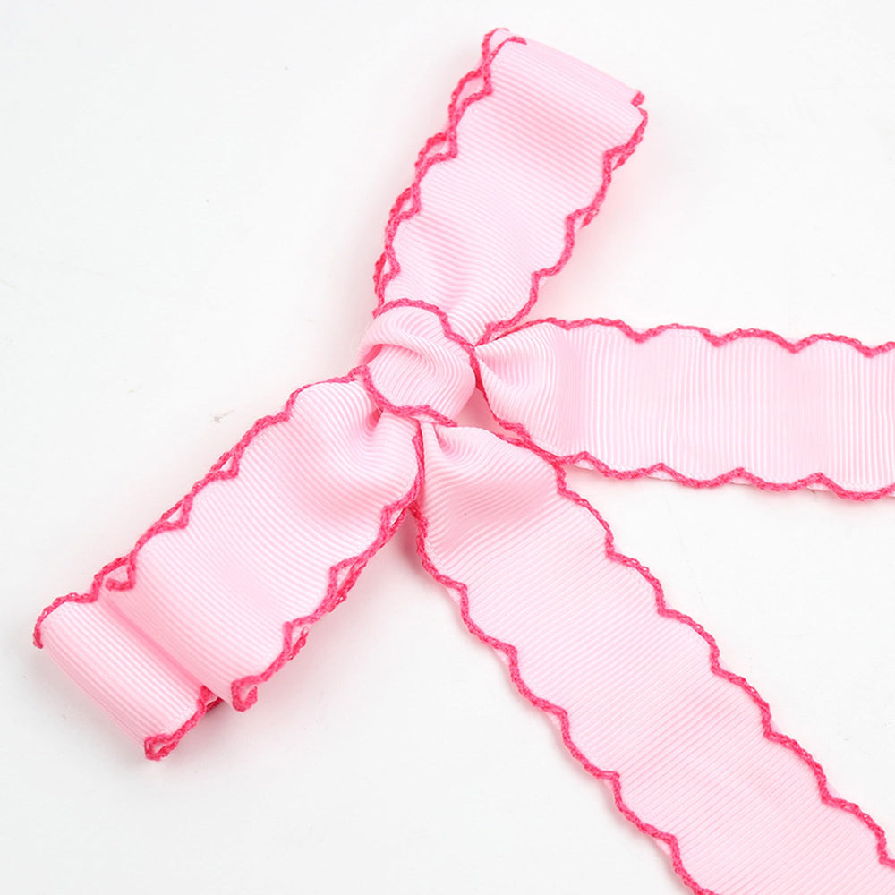 Pipajoy Christmas-outfit bows pair well with festive looks