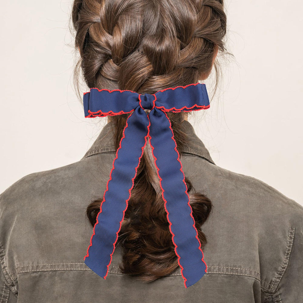 Pipajoy long-tail bow in teal provides graceful, lasting hold