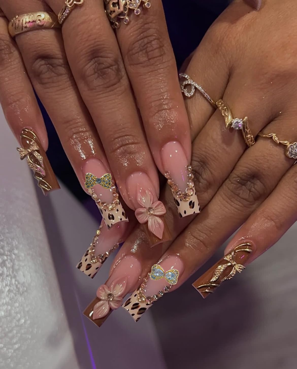 Pizadix luxury bow nail decor provides enduring shine and elegant detail.