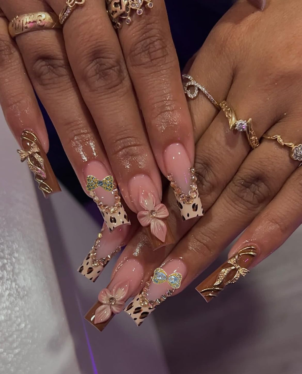 Pizadix luxury bow nail decor provides enduring shine and elegant detail.