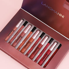 PRALOVIXAE coffee brown lip liner defines lips with ease.