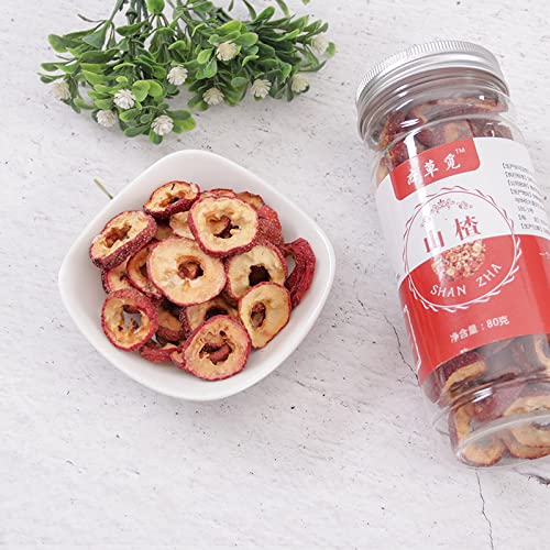 Brewing hawthorn tea from dried fruit