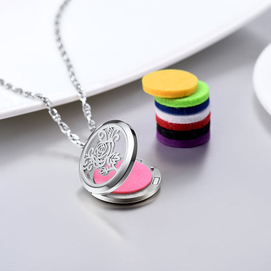 Diffuser necklace chain and lobster clasp detail