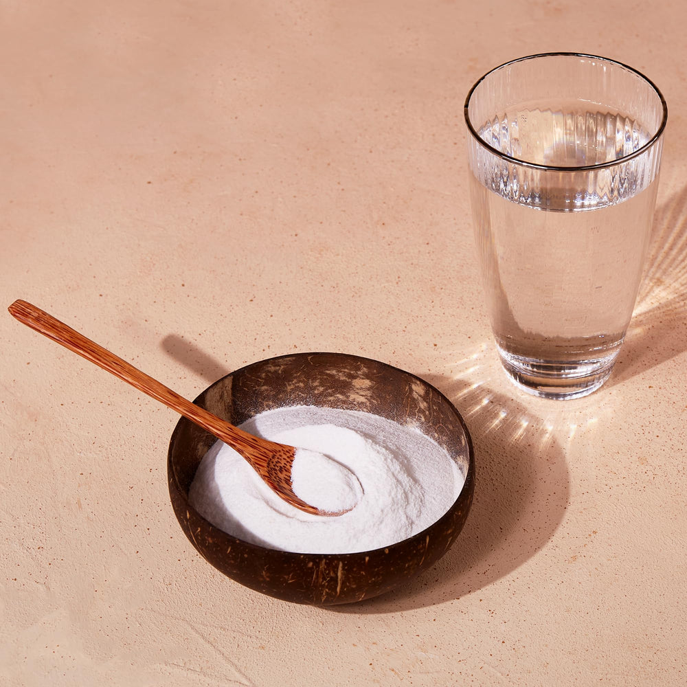 Measuring spoon with magnesium carbonate powder