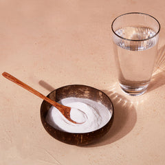 Measuring spoon with magnesium carbonate powder