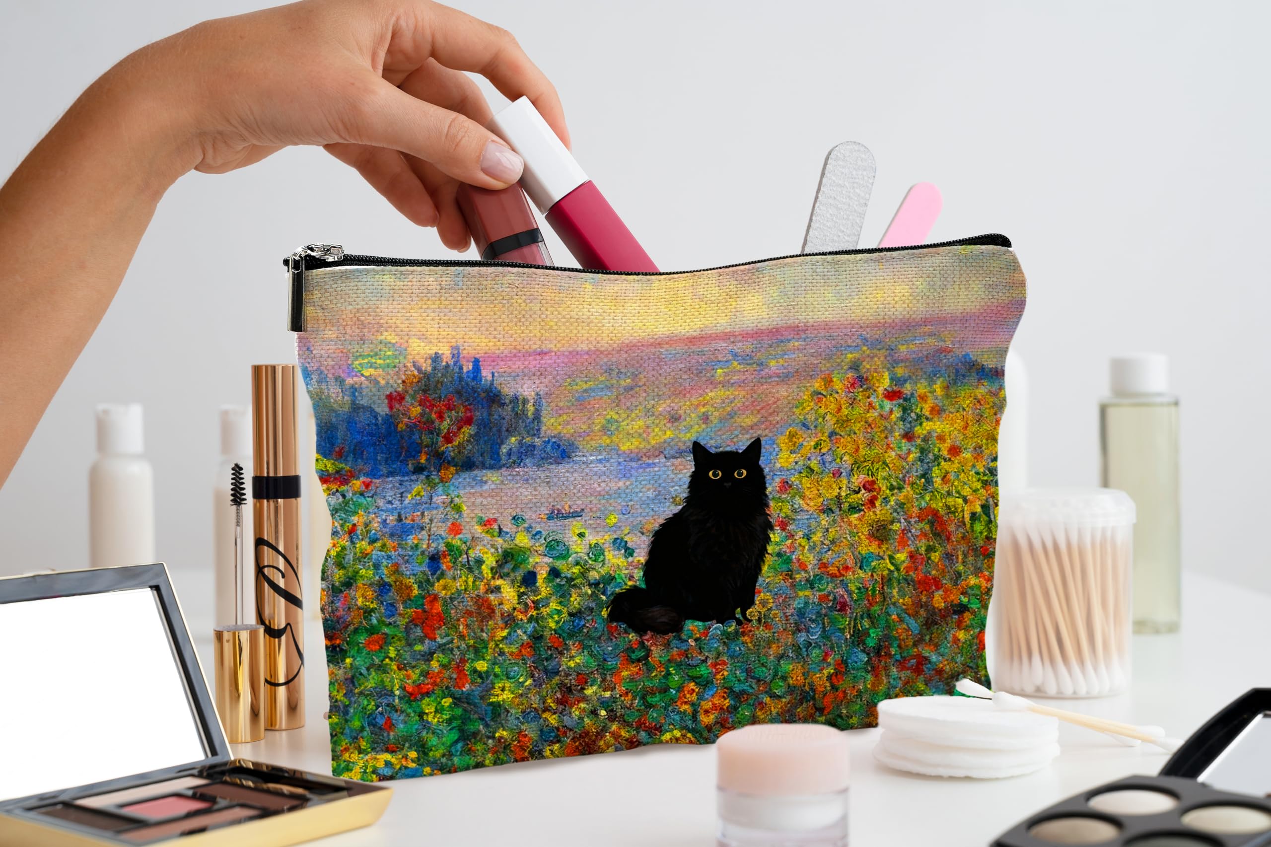 QGFM black cat gifts cosmetic bag ideal as a stylish present.