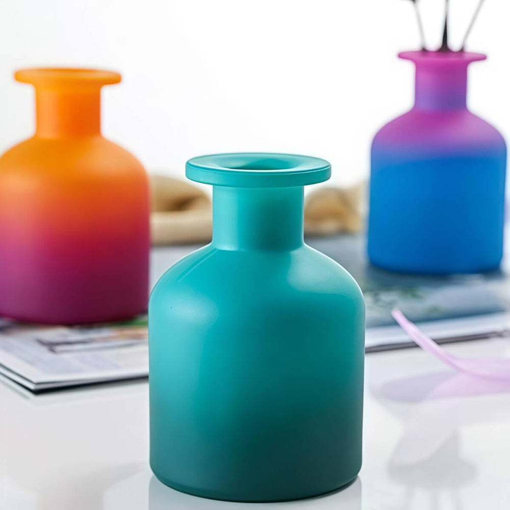 QUUPY close-up of diffuser bottle cap showing secure pour and evaporation control.