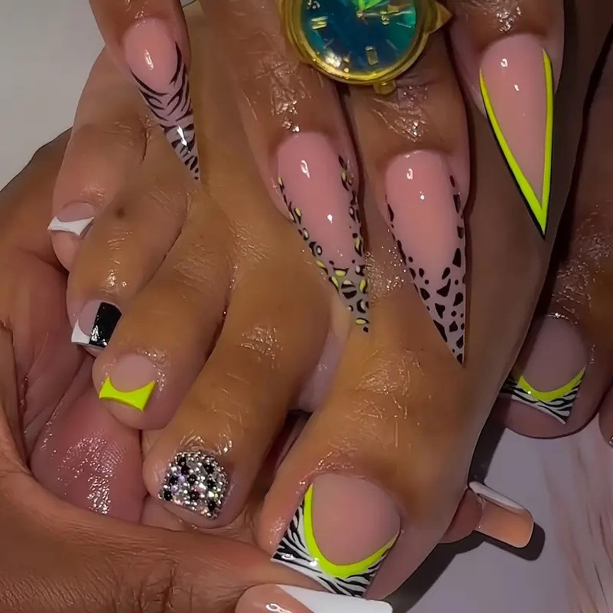Rdntbeu leopard print French tip nails on hand for natural look and easy wear.