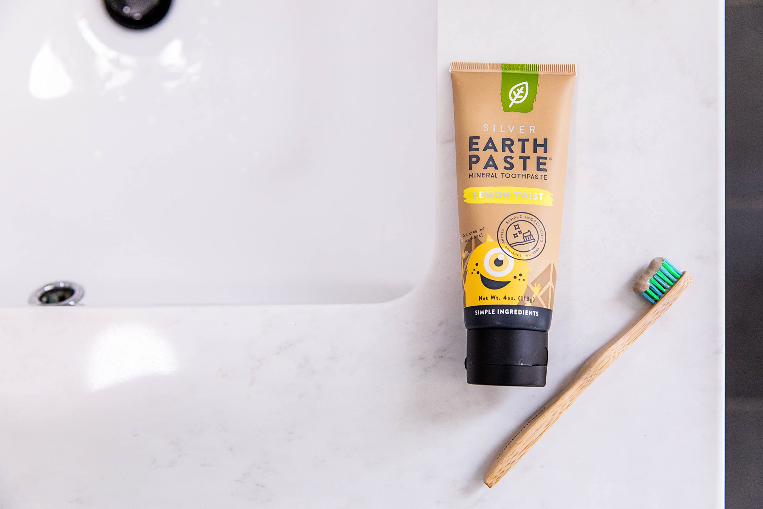 Label and branding on Redmond Earthpaste Lemon Twist