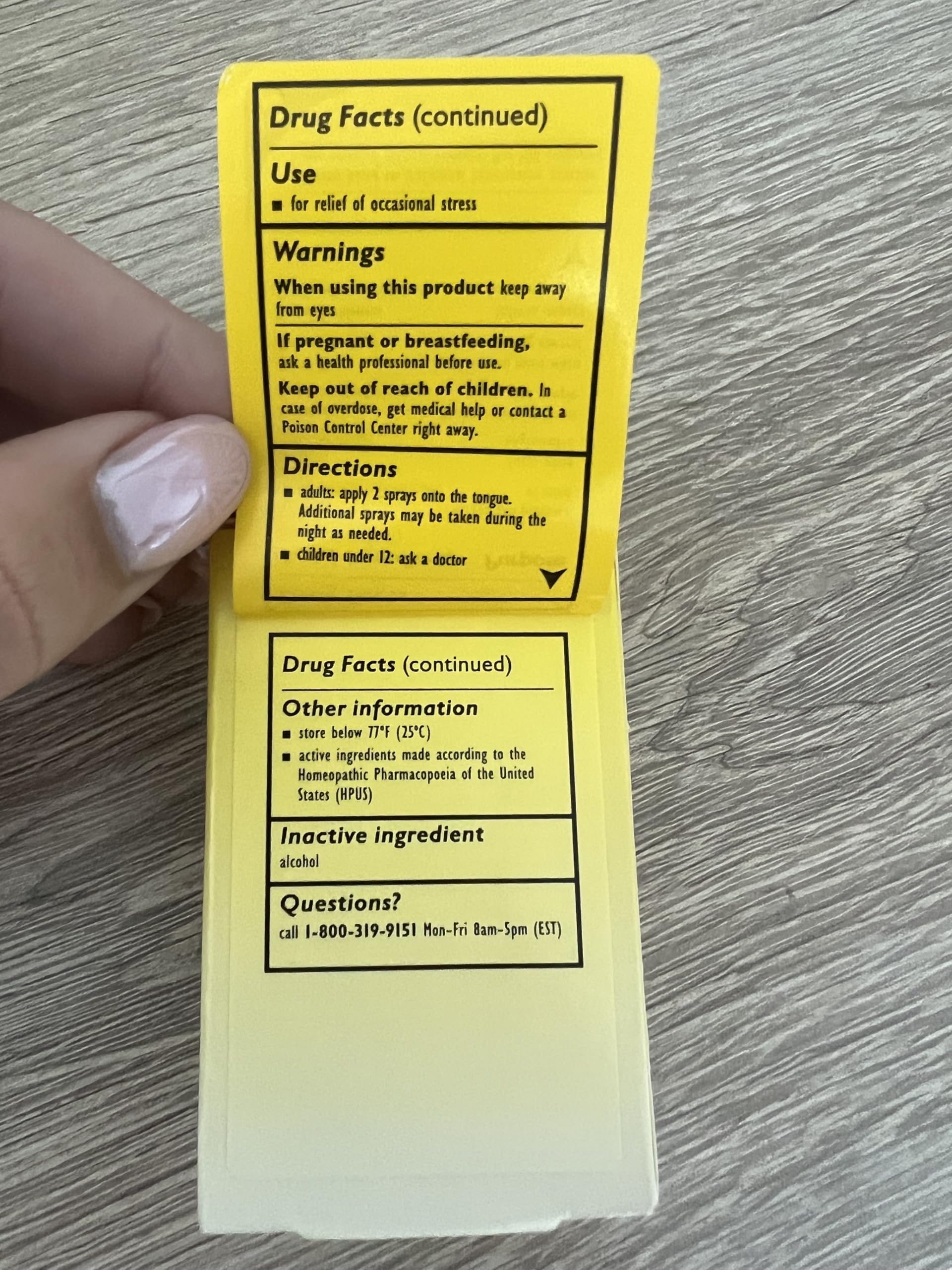 Label highlighting vegan formula and absence of artificial additives