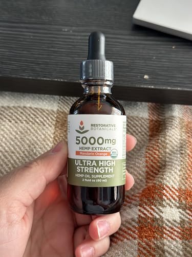 Close-up of 5000mg hemp extract label on bottle