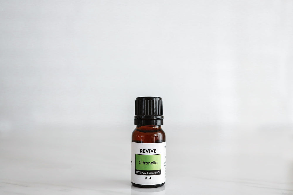 REVIVEEO citronella essential oil bottle set for aromatherapy sessions and relaxation.