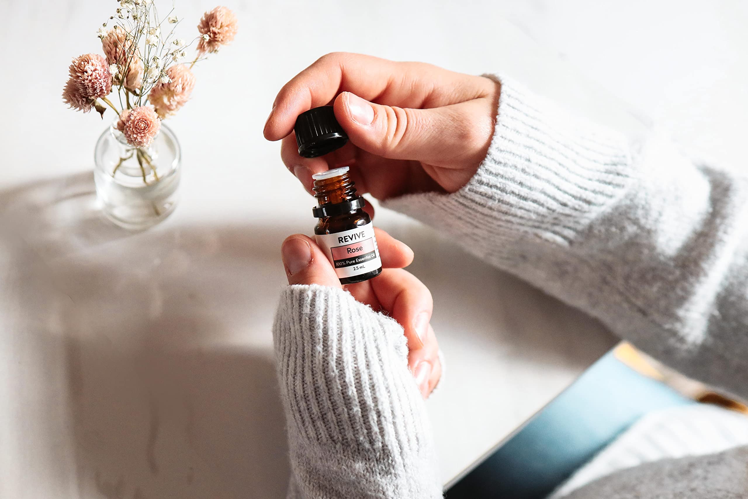 REVIVEEO cruelty-free vegan label signals ethical, clean ingredients.