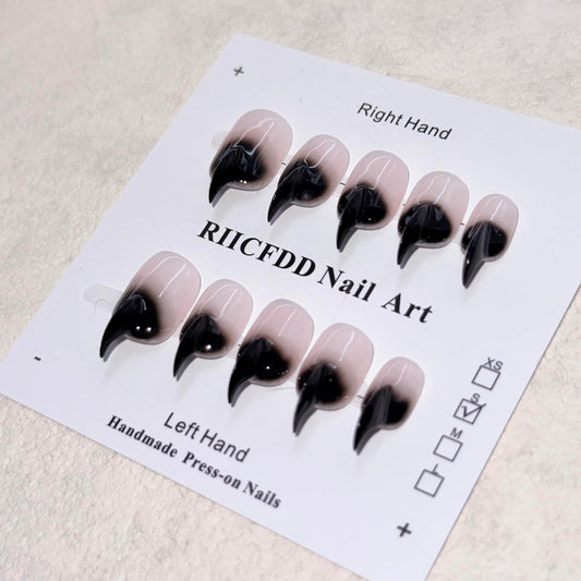RIICFDD cat claw nails with curved tips for bold, fashion-forward looks.