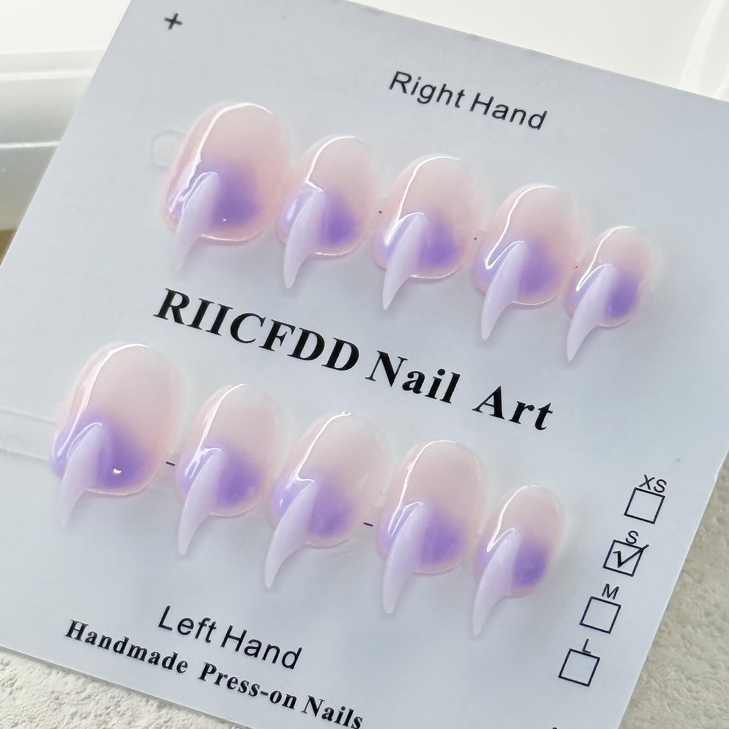 RIICFDD glossy finish adds a polished shine to your manicure.