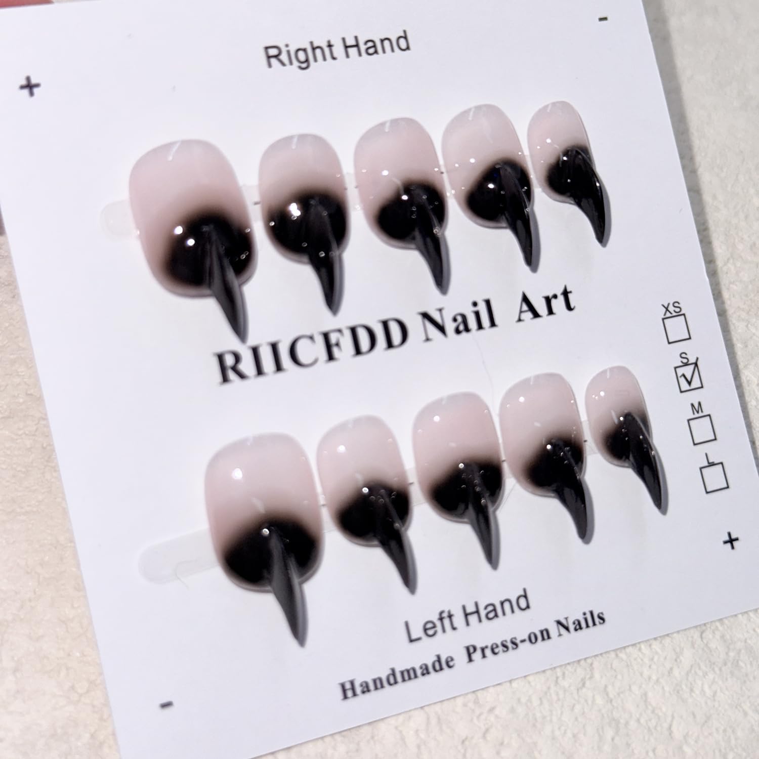 RIICFDD gradient nails blend colors for seamless, modern transitions.