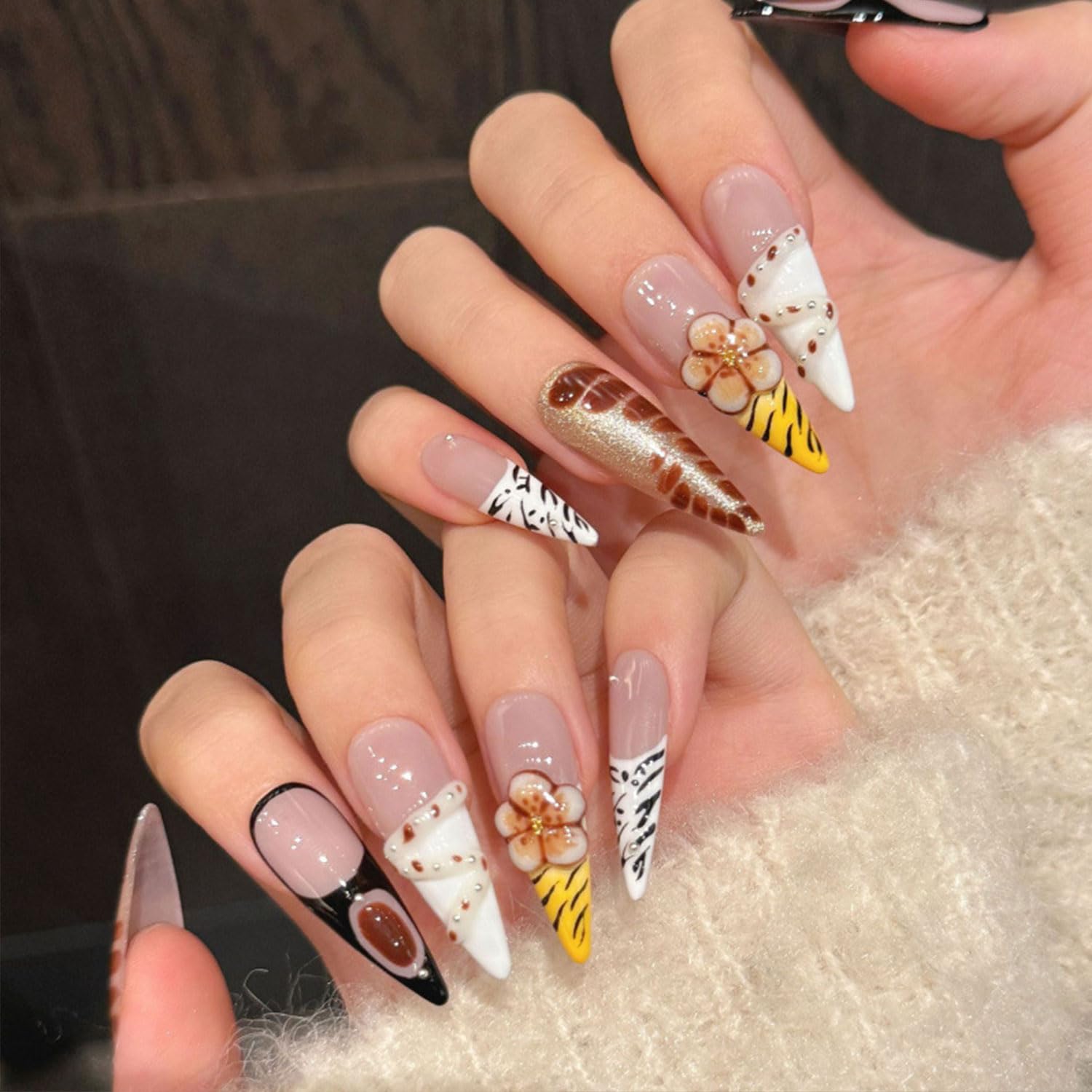 RIICFDD press-on nails complete kit includes glue and tools for a ready-to-wear manicure