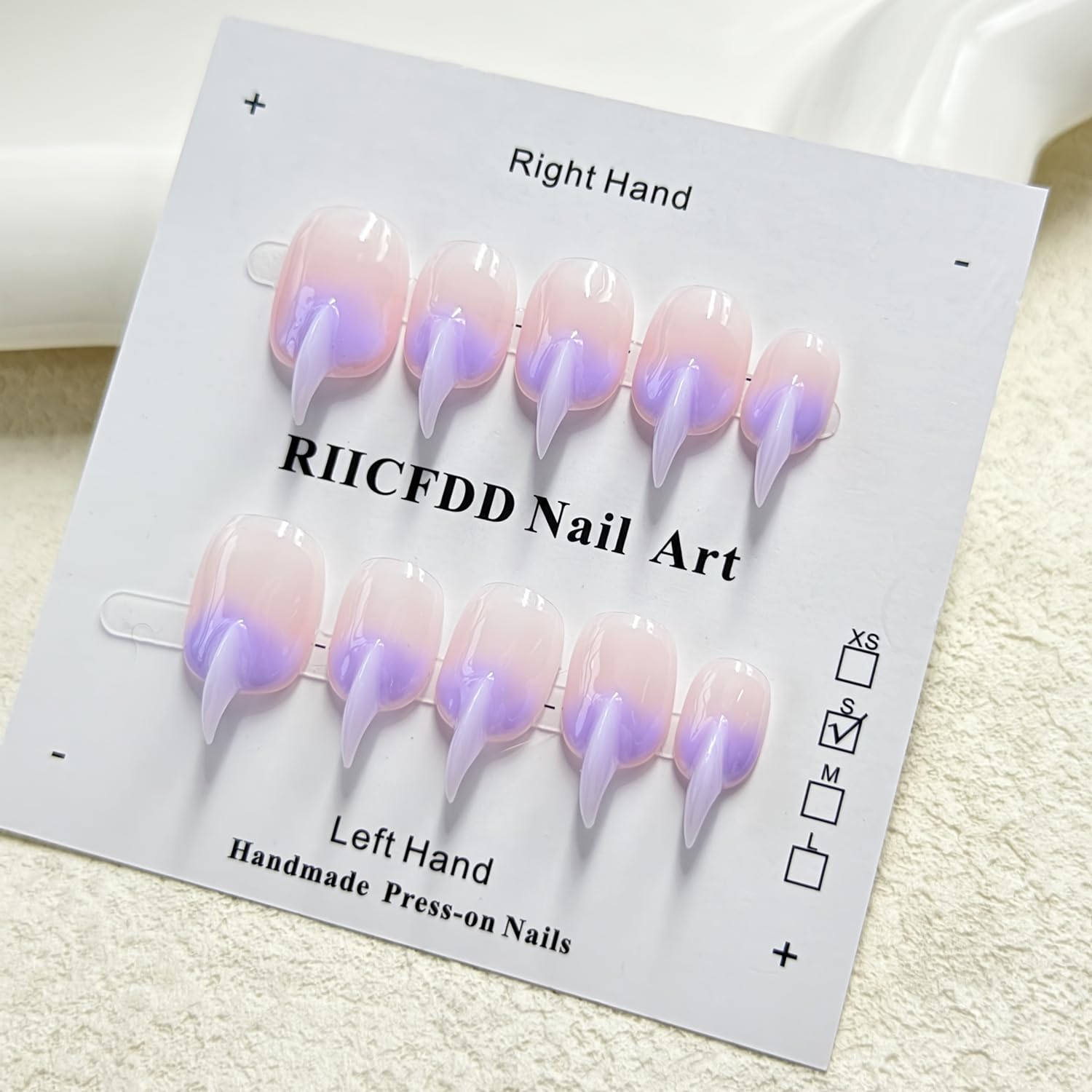 RIICFDD 3D purple French tip cat claw nails offer a glamorous, eye-catching look.