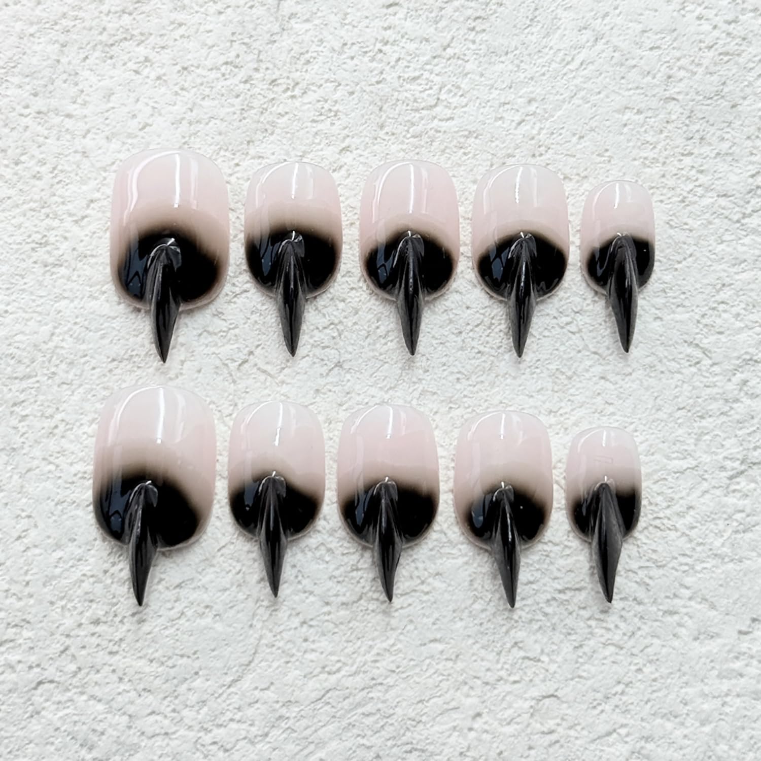 RIICFDD reusable press-on nails reduce waste with multiple applications.