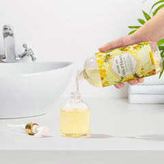 ROMIIE ZOI foamy texture conveys rich lather and a refreshing rinse.
