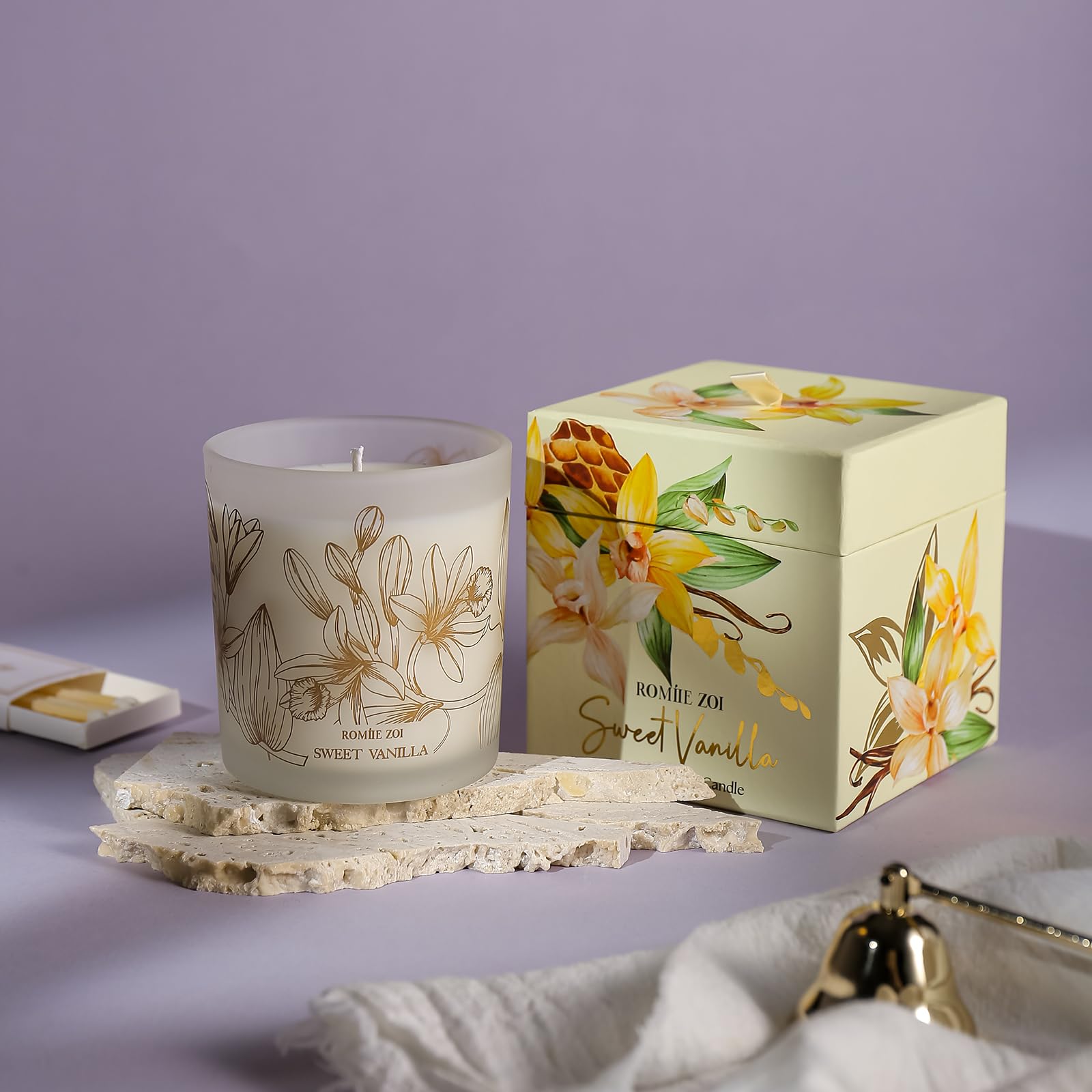 Ambient room with ROMIIE ZOI Sweet Vanilla candle lit