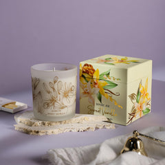 Ambient room with ROMIIE ZOI Sweet Vanilla candle lit